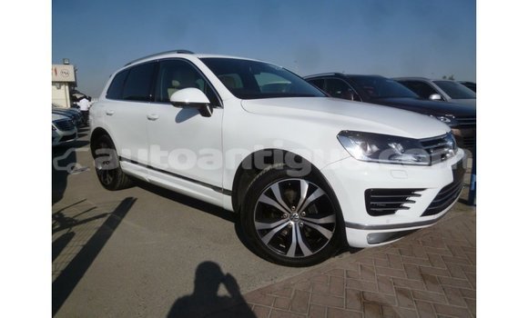 Buy Import Volkswagen Touareg White Car in Import - Dubai in Antigua