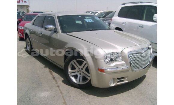 Buy Import Chrysler 300 Beige Car in Import - Dubai in Antigua