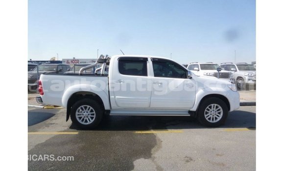 Buy Import Toyota Hilux White Car in Import - Dubai in Antigua Buy Import Toyota Hilux White Car in Import - Dubai in Antigua