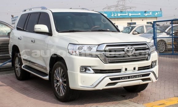 Buy Import Toyota Land Cruiser White Car in Import - Dubai in Antigua Buy Import Toyota Land Cruiser White Car in Import - Dubai in Antigua