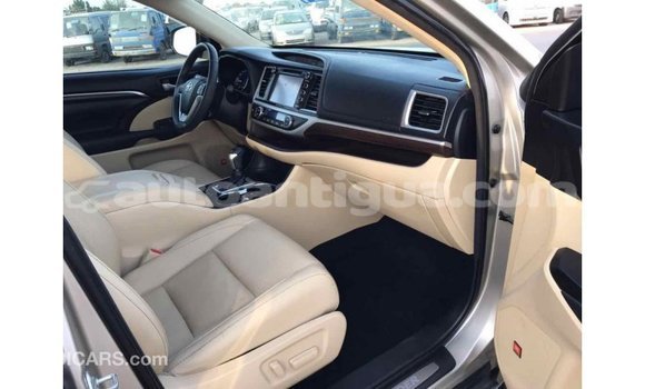 Buy Import Toyota Highlander Beige Car in Import - Dubai in Antigua Buy Import Toyota Highlander Beige Car in Import - Dubai in Antigua
