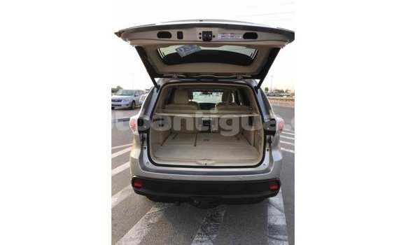 Buy Import Toyota Highlander Beige Car in Import - Dubai in Antigua Buy Import Toyota Highlander Beige Car in Import - Dubai in Antigua