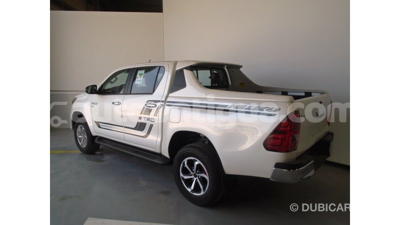 Big with watermark toyota hilux antigua import dubai 1182