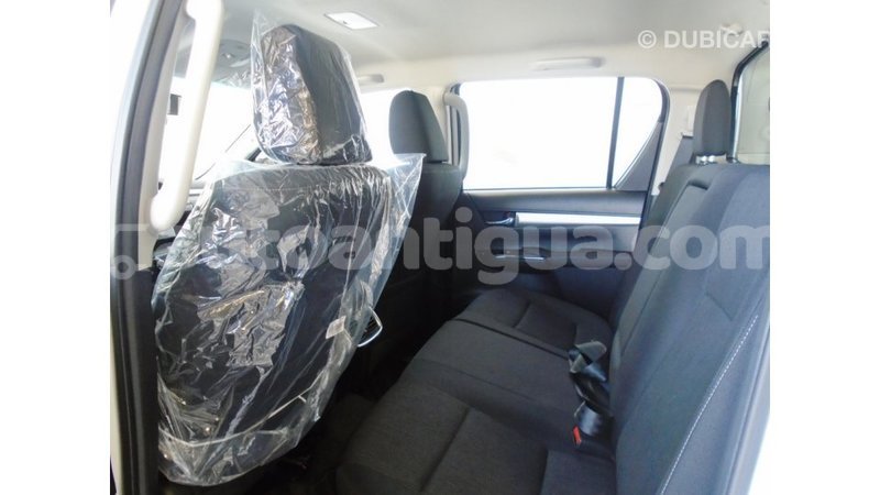 Big with watermark toyota hilux antigua import dubai 1182