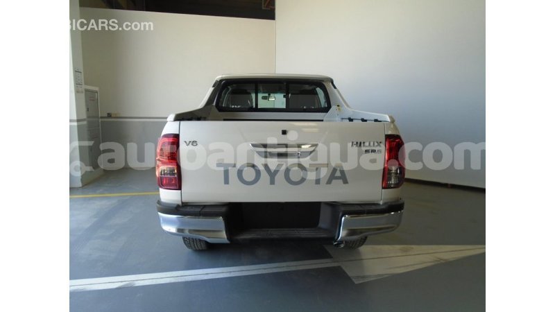 Big with watermark toyota hilux antigua import dubai 1182