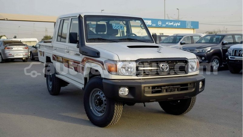 Big with watermark toyota land cruiser antigua import dubai 1185