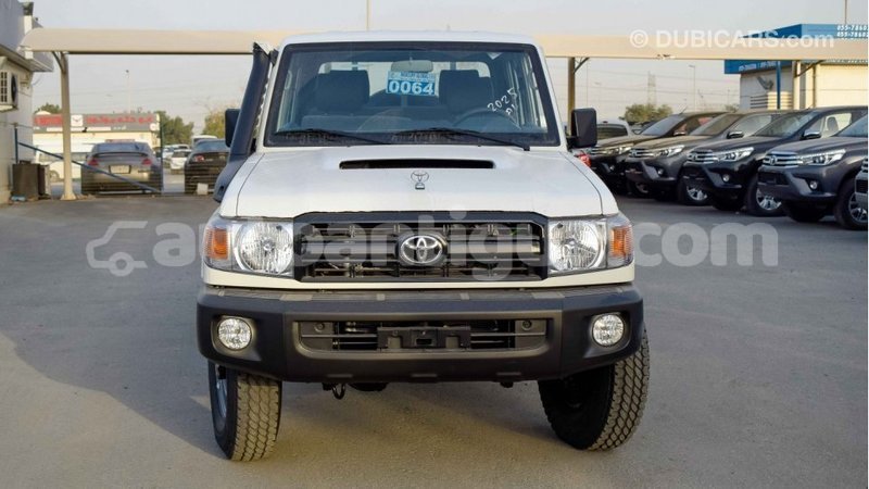 Big with watermark toyota land cruiser antigua import dubai 1185
