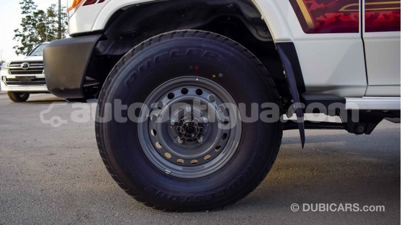Big with watermark toyota land cruiser antigua import dubai 1185