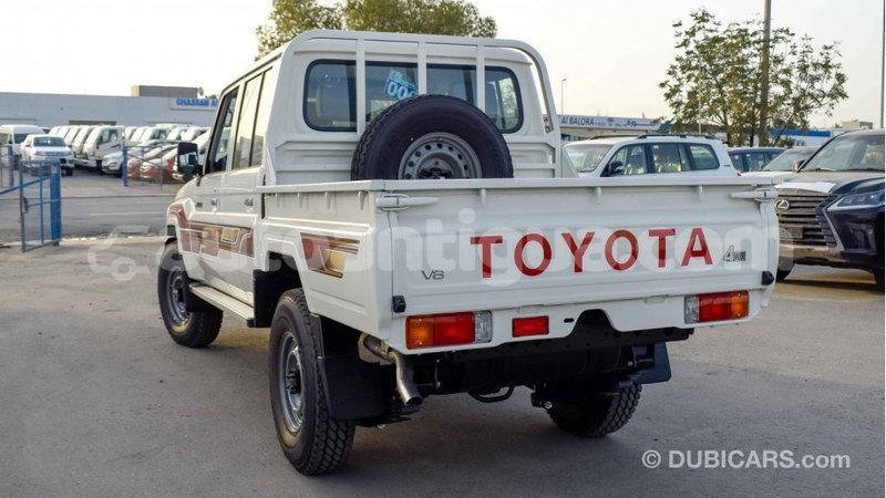 Big with watermark toyota land cruiser antigua import dubai 1185