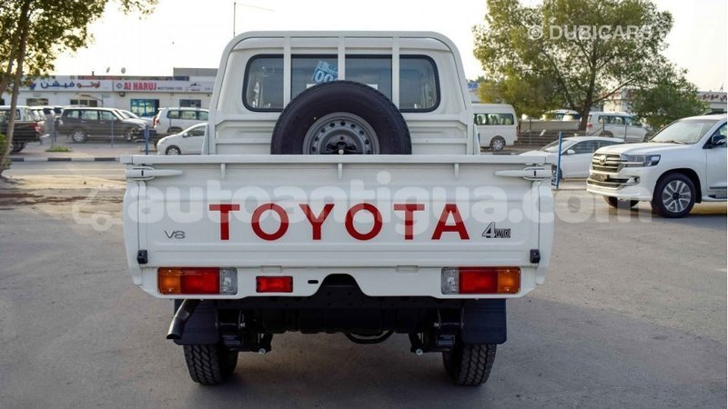 Big with watermark toyota land cruiser antigua import dubai 1185