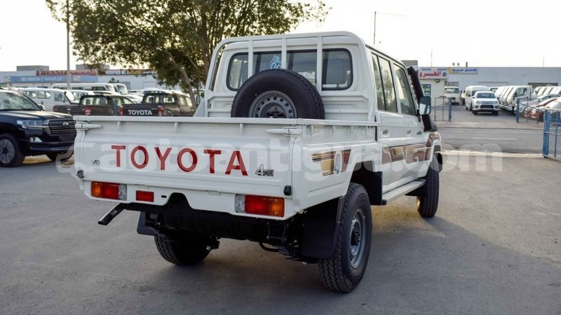 Big with watermark toyota land cruiser antigua import dubai 1185