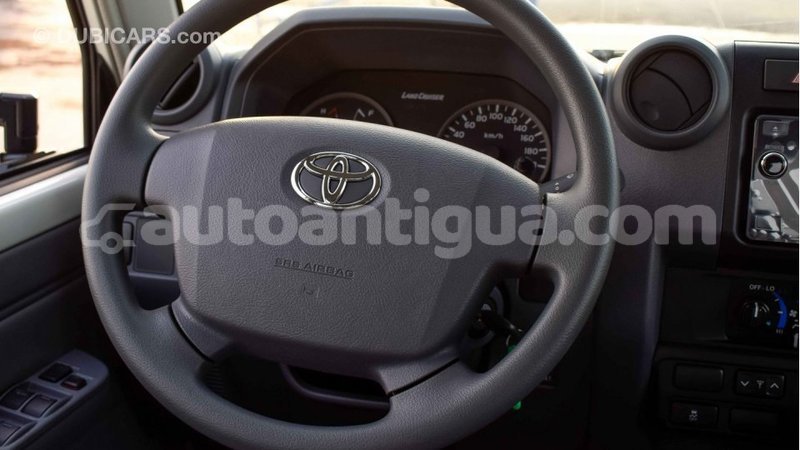 Big with watermark toyota land cruiser antigua import dubai 1185