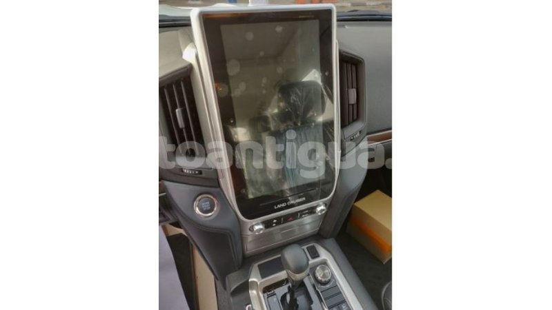 Big with watermark toyota land cruiser antigua import dubai 1202