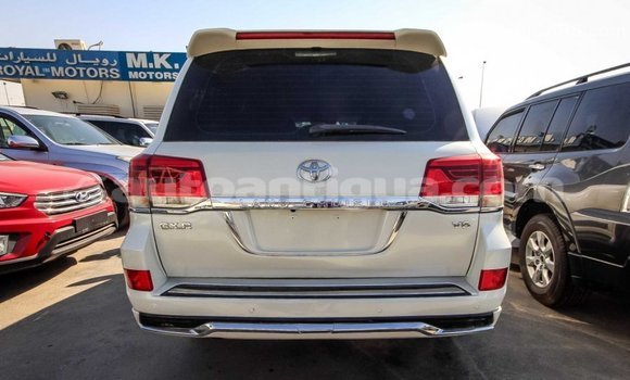 Buy Import Toyota Land Cruiser White Car in Import - Dubai in Antigua Buy Import Toyota Land Cruiser White Car in Import - Dubai in Antigua