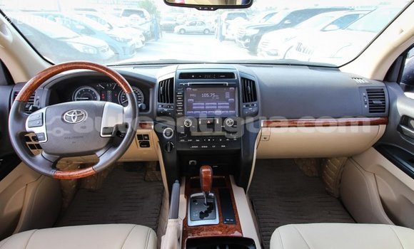 Buy Import Toyota Land Cruiser White Car in Import - Dubai in Antigua Buy Import Toyota Land Cruiser White Car in Import - Dubai in Antigua