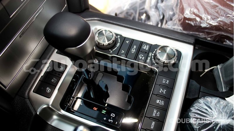 Big with watermark toyota land cruiser antigua import dubai 1358