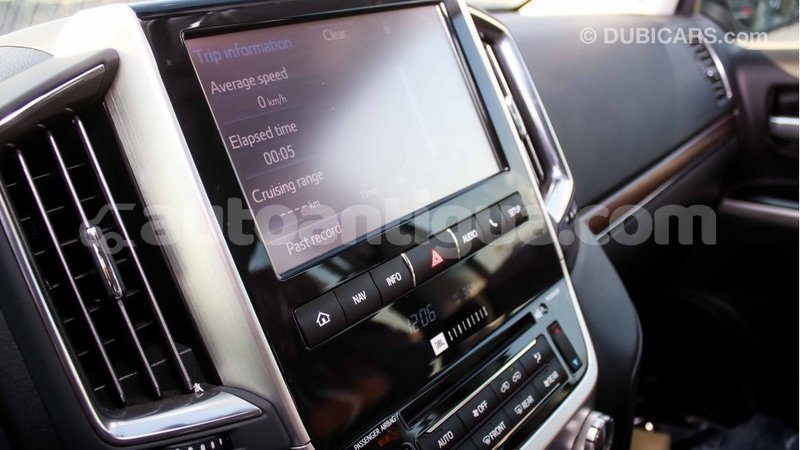 Big with watermark toyota land cruiser antigua import dubai 1358
