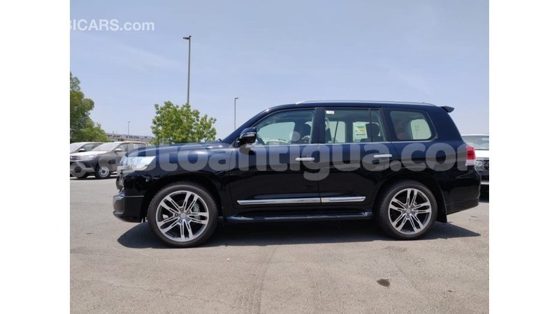 Big with watermark toyota land cruiser antigua import dubai 1376