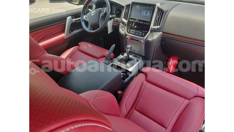 Big with watermark toyota land cruiser antigua import dubai 1376