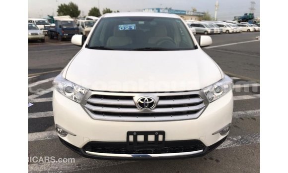 Buy Import Toyota Highlander White Car in Import - Dubai in Antigua Buy Import Toyota Highlander White Car in Import - Dubai in Antigua