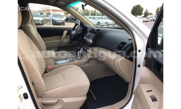 Buy Import Toyota Highlander White Car in Import - Dubai in Antigua Buy Import Toyota Highlander White Car in Import - Dubai in Antigua