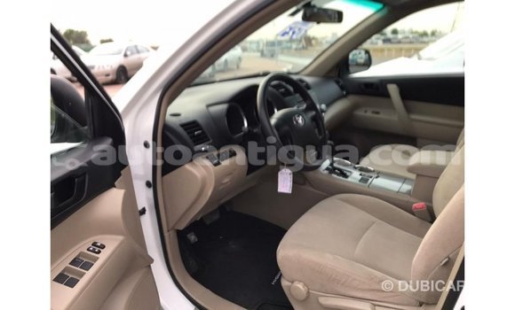 Buy Import Toyota Highlander White Car in Import - Dubai in Antigua Buy Import Toyota Highlander White Car in Import - Dubai in Antigua
