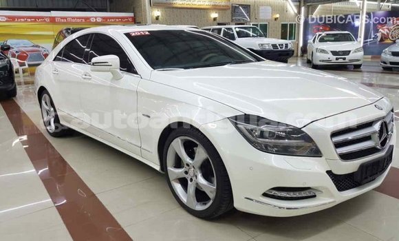 Buy Import Mercedes-Benz 190 (W201) White Car in Import - Dubai in Antigua Buy Import Mercedes-Benz 190 (W201) White Car in Import - Dubai in Antigua