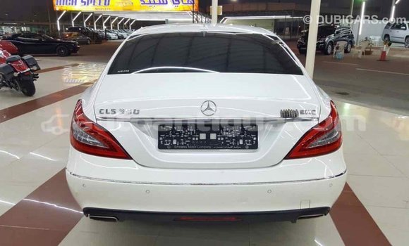 Buy Import Mercedes-Benz 190 (W201) White Car in Import - Dubai in Antigua