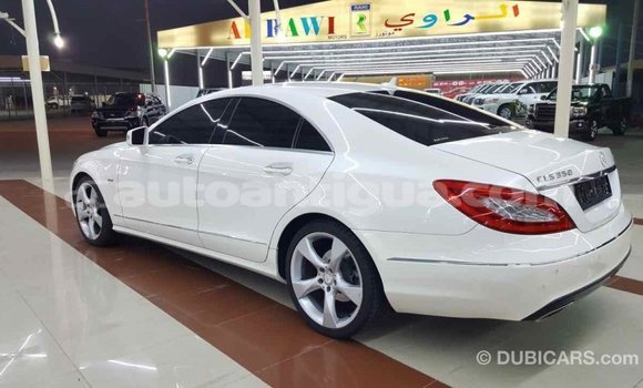 Buy Import Mercedes-Benz 190 (W201) White Car in Import - Dubai in Antigua Buy Import Mercedes-Benz 190 (W201) White Car in Import - Dubai in Antigua