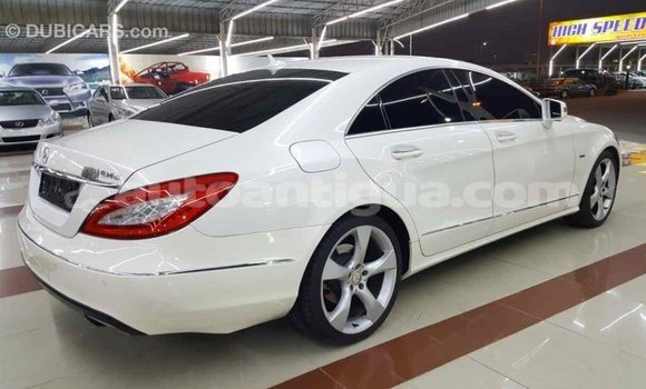 Buy Import Mercedes-Benz 190 (W201) White Car in Import - Dubai in Antigua Buy Import Mercedes-Benz 190 (W201) White Car in Import - Dubai in Antigua
