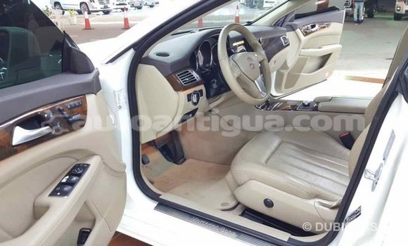 Buy Import Mercedes-Benz 190 (W201) White Car in Import - Dubai in Antigua Buy Import Mercedes-Benz 190 (W201) White Car in Import - Dubai in Antigua