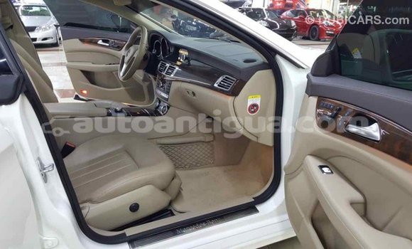 Buy Import Mercedes-Benz 190 (W201) White Car in Import - Dubai in Antigua Buy Import Mercedes-Benz 190 (W201) White Car in Import - Dubai in Antigua