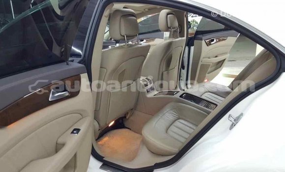 Buy Import Mercedes-Benz 190 (W201) White Car in Import - Dubai in Antigua Buy Import Mercedes-Benz 190 (W201) White Car in Import - Dubai in Antigua
