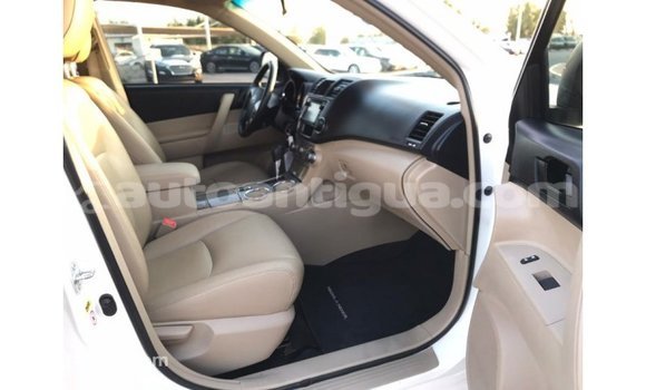 Buy Import Toyota Highlander White Car in Import - Dubai in Antigua Buy Import Toyota Highlander White Car in Import - Dubai in Antigua