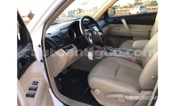 Buy Import Toyota Highlander White Car in Import - Dubai in Antigua Buy Import Toyota Highlander White Car in Import - Dubai in Antigua