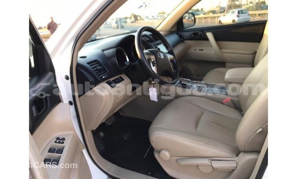 Buy Import Toyota Highlander White Car in Import - Dubai in Antigua Buy Import Toyota Highlander White Car in Import - Dubai in Antigua