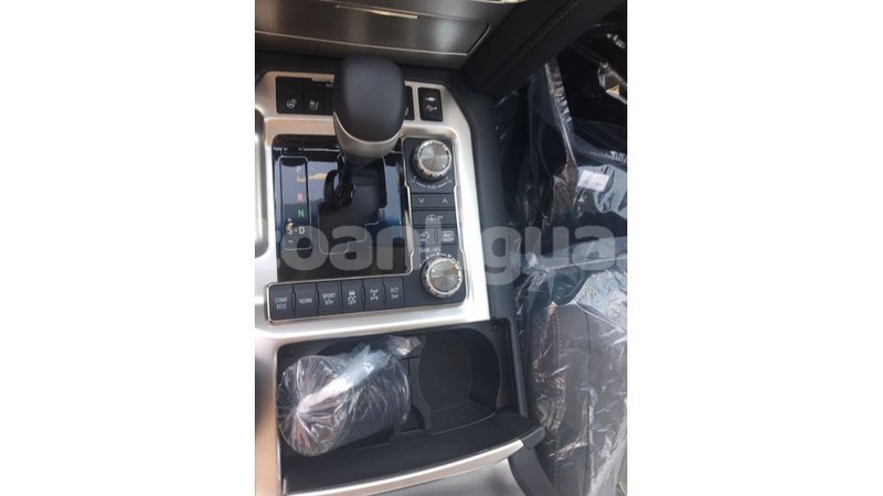 Big with watermark toyota land cruiser antigua import dubai 1512