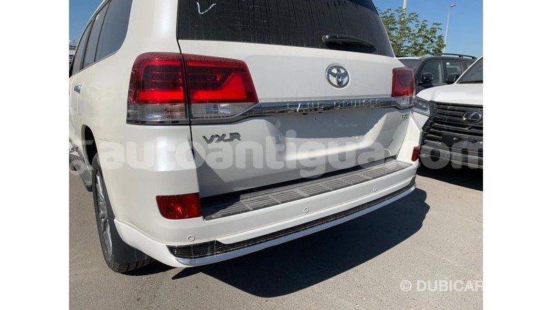 Big with watermark toyota land cruiser antigua import dubai 1532