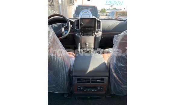 Buy Import Toyota Land Cruiser White Car in Import - Dubai in Antigua Buy Import Toyota Land Cruiser White Car in Import - Dubai in Antigua