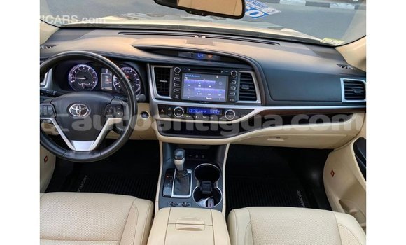 Buy Import Toyota Highlander Green Car in Import - Dubai in Antigua Buy Import Toyota Highlander Green Car in Import - Dubai in Antigua