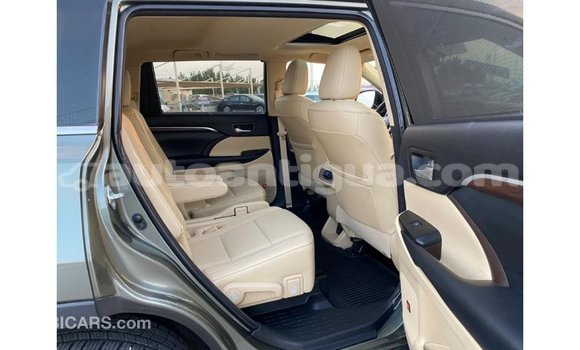Buy Import Toyota Highlander Green Car in Import - Dubai in Antigua Buy Import Toyota Highlander Green Car in Import - Dubai in Antigua