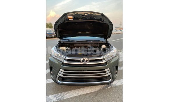 Buy Import Toyota Highlander Green Car in Import - Dubai in Antigua Buy Import Toyota Highlander Green Car in Import - Dubai in Antigua