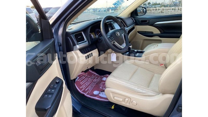 Big with watermark toyota highlander antigua import dubai 1554