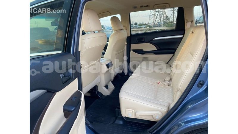 Big with watermark toyota highlander antigua import dubai 1554
