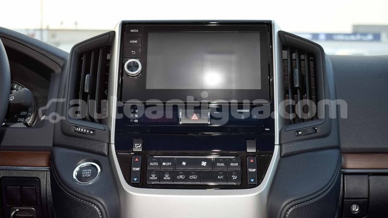 Big with watermark toyota land cruiser antigua import dubai 1558