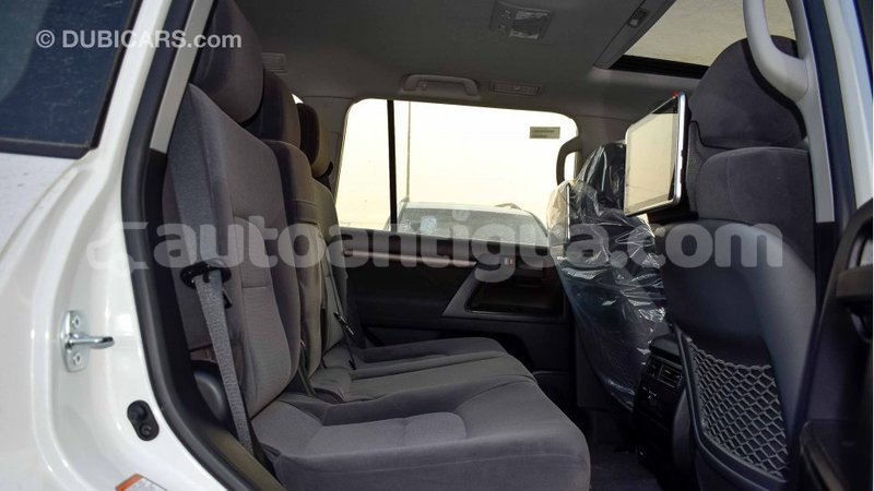 Big with watermark toyota land cruiser antigua import dubai 1558