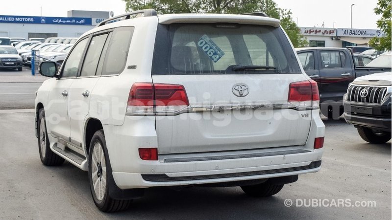 Big with watermark toyota land cruiser antigua import dubai 1575