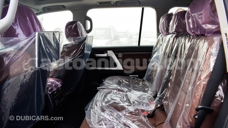 Big with watermark toyota land cruiser antigua import dubai 1575