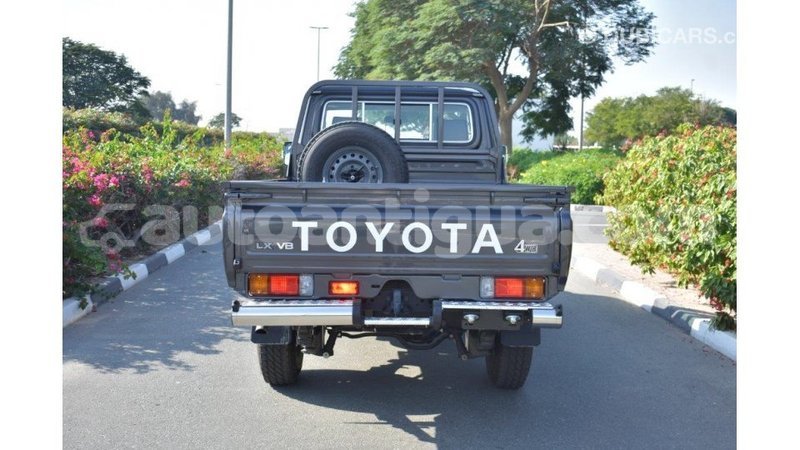 Big with watermark toyota land cruiser antigua import dubai 1615