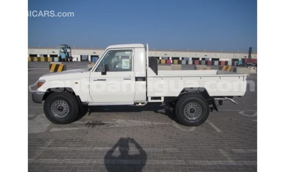 Buy Import Toyota Land Cruiser White Car in Import - Dubai in Antigua Buy Import Toyota Land Cruiser White Car in Import - Dubai in Antigua